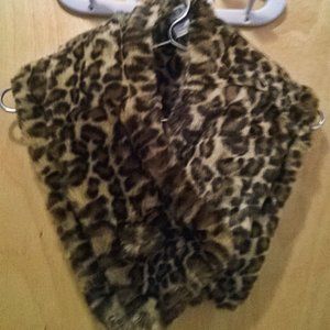 NWOT - H&M Leopard Print Fuzzy Faux Fur Stole